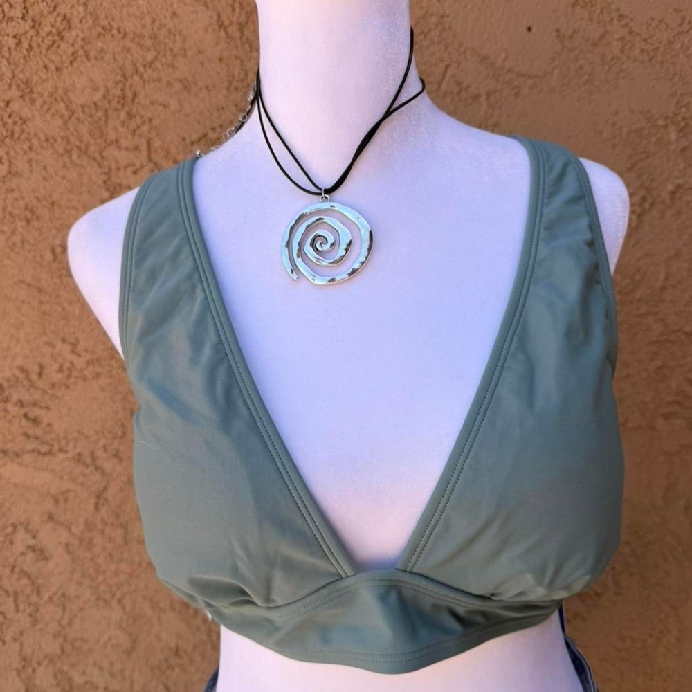 NWT CUPSHE green bikini top